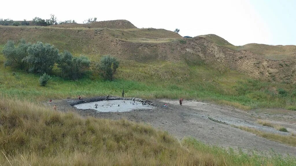 Плевак вулкан. Вулкан пекла кучугуры. Плевак вулкан. Кучугуры краснодарский край грязевой вулкан. Грязевой источник кучугуры.