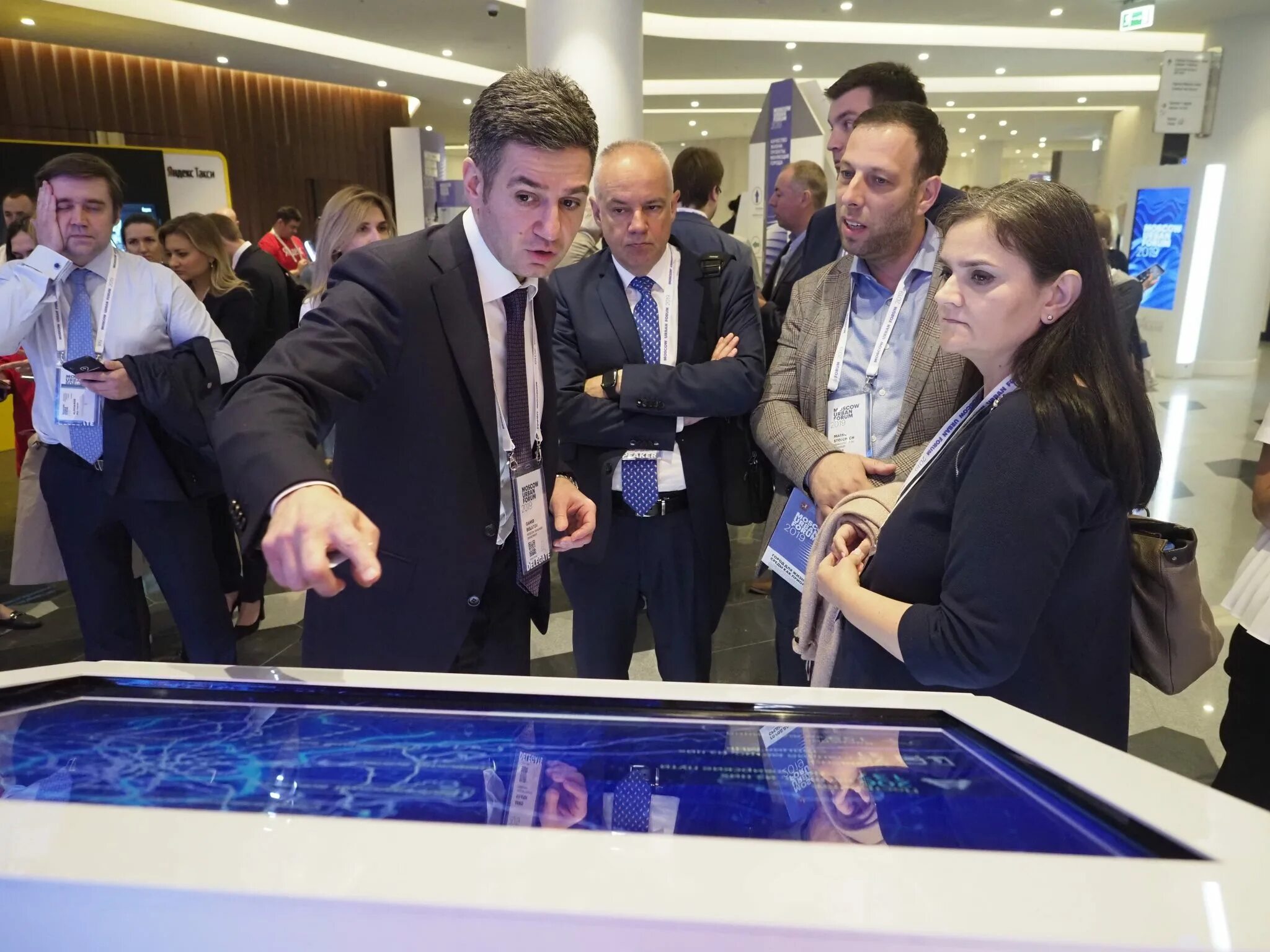 Компания open vision. Россети выставочный стенд. Павел мухаморин open-vision. Алюфорум сколково. Open innovations 2.