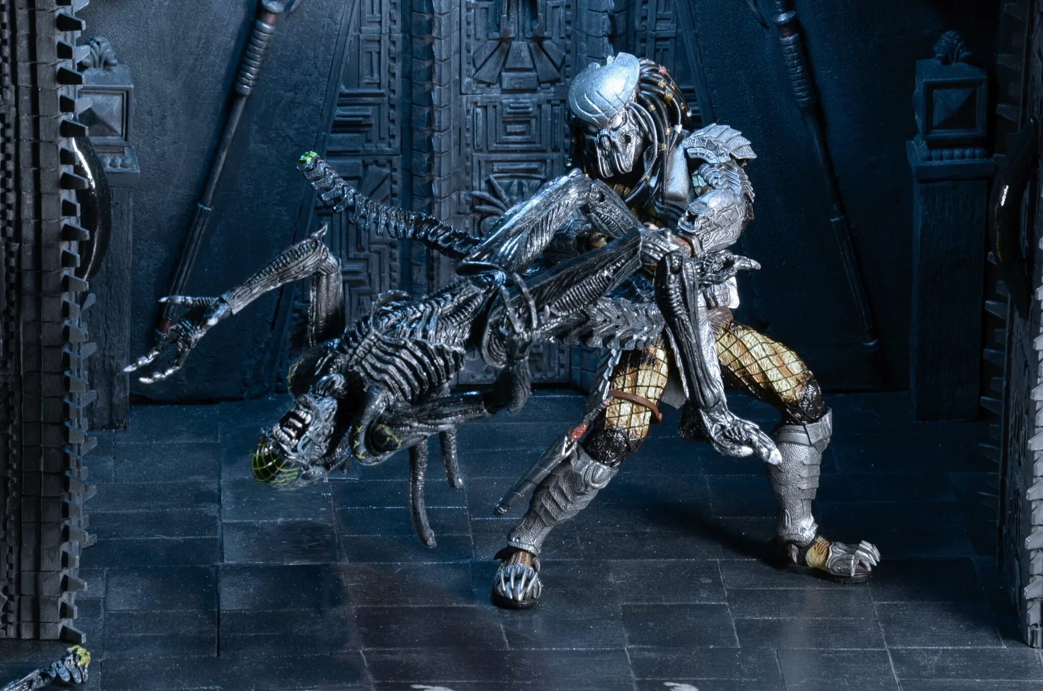 Видео чужой против чужого. NECA AVP Alien vs хищник. Alien vs Predator 2. Aliens versus Predator 2 хищник.