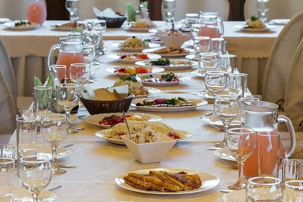 Сервировка стола на помины. Где можно проводить поминки. Где можно проводить поминки. Поминальный стол. Сервировка стола на поминки.