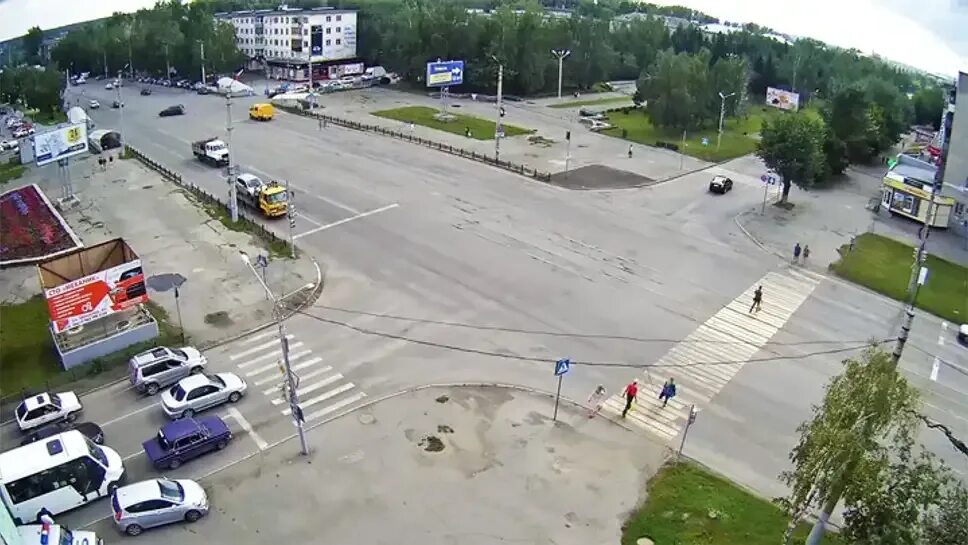 Камера сотрудник. Бийск перекресток Ленина Коммунарский. Ленина 246 Бийск. Веб камера улица Ленина. Улица Ленина камера.