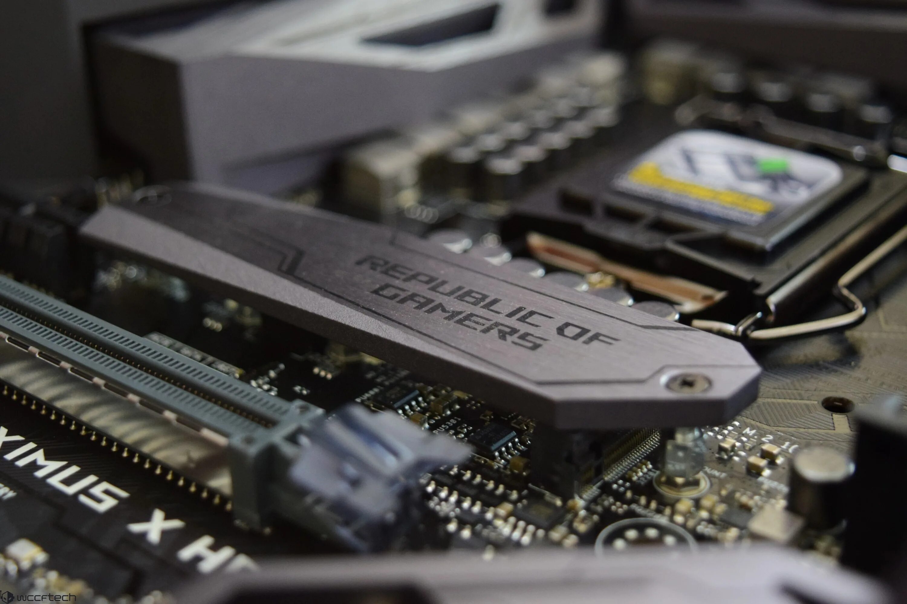 Z370 e gaming. Z370e. asus rog x670e hero.