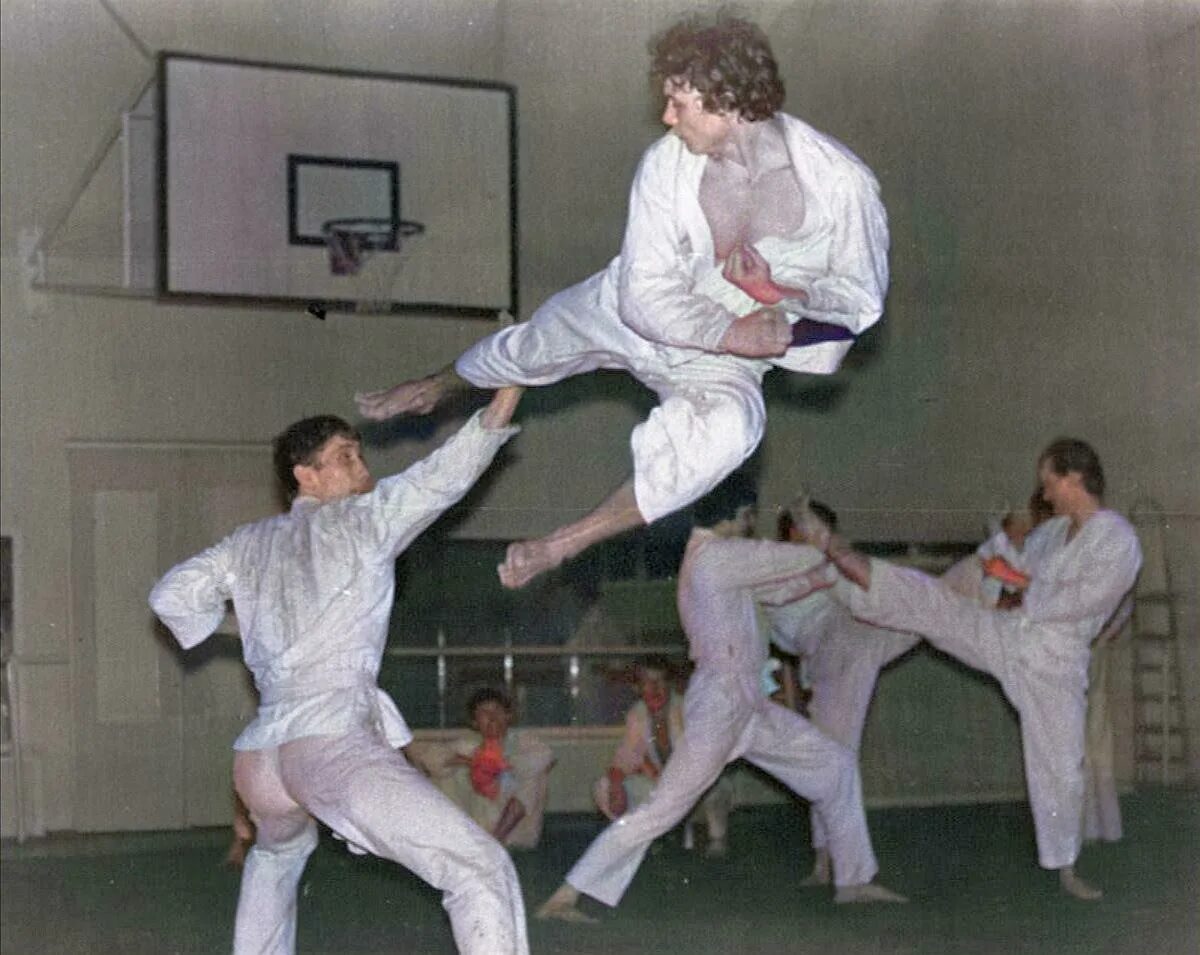 Почему карате было запрещено. Почему карате было запрещено. Советское карате. Карате ссср запретили газета. Штурмин каратэ.