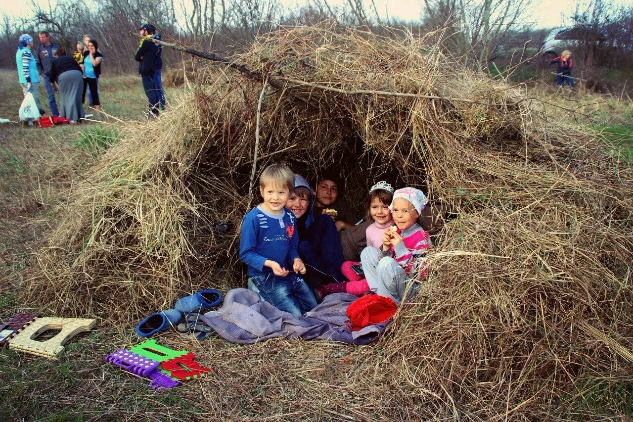 Семьи, живущие в одном поселении.. Родовые поместья. Экопоселение живой дом. Дети родовое поместье. Построить живой дом