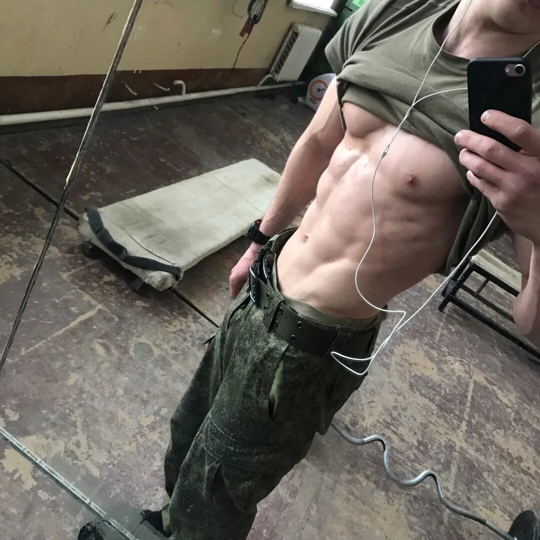 Нормальные пацаны группа. Парни целуются. Слив пацанов. Обмен парни тг. Сливы парней.