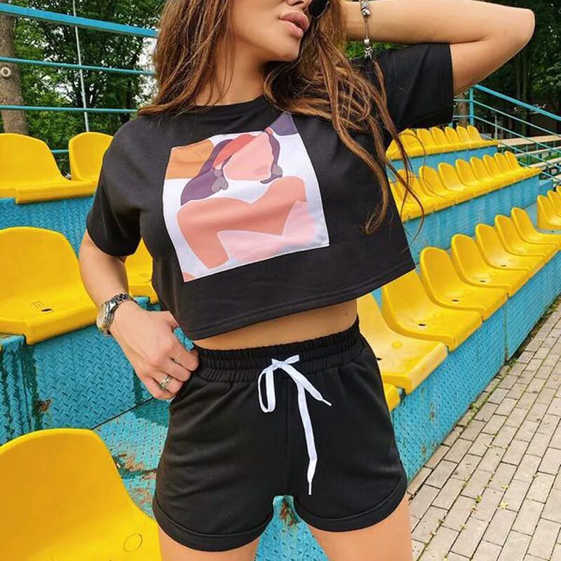 костюм найк шорты и футболка женский. костюмы летние найк женские шорты футболка. спортивный костюм найк футболка и шорты. костюм найк женский с шортами. костюм шорты кофта с капюшоном женская.