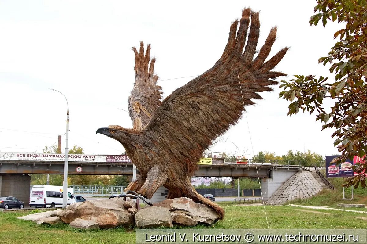 Орел Гринн фигура орла. Памятник Орлу в Орле в Гринн. Символ города орла. Орел из веток в Орле Гринн.