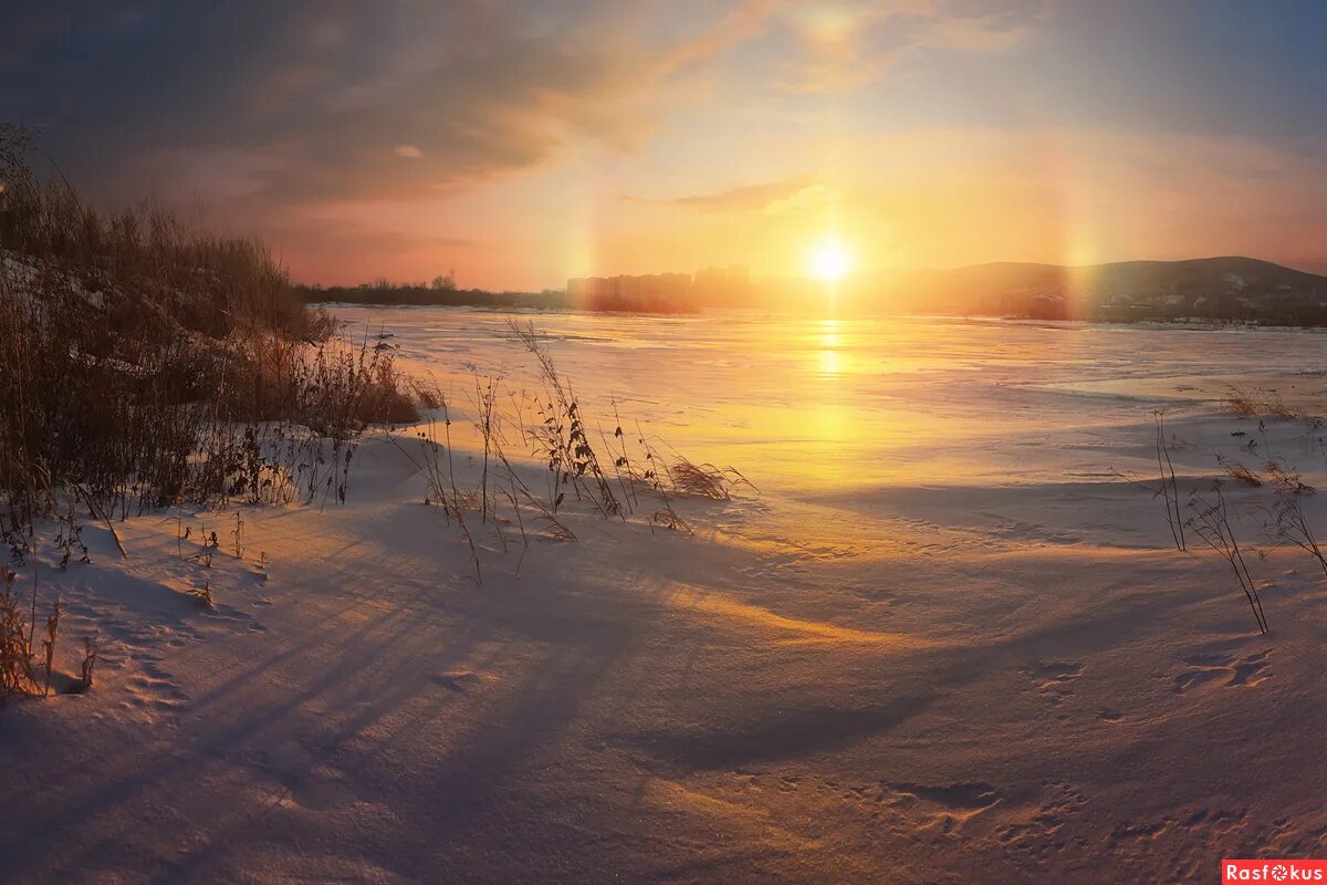 зимний закат. финский залив зима рассвет. рассвет зимой. конец полярной ночи в мурманске. зимний закат.