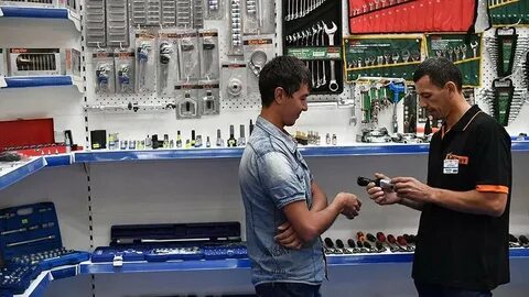 Покупают детали