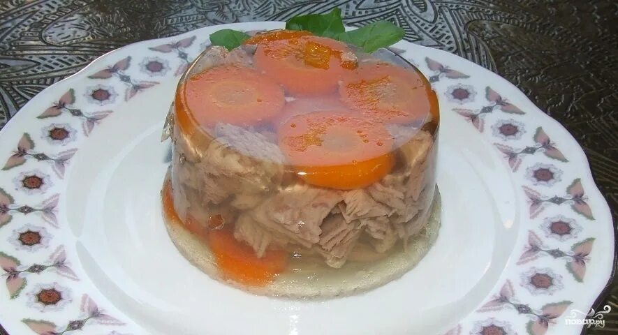 Холодец рецепт приготовления домашнего из свиных. Холодец из рульки свиной. заливное из рульки. заливное из рульки свинины. холодец из свинины.