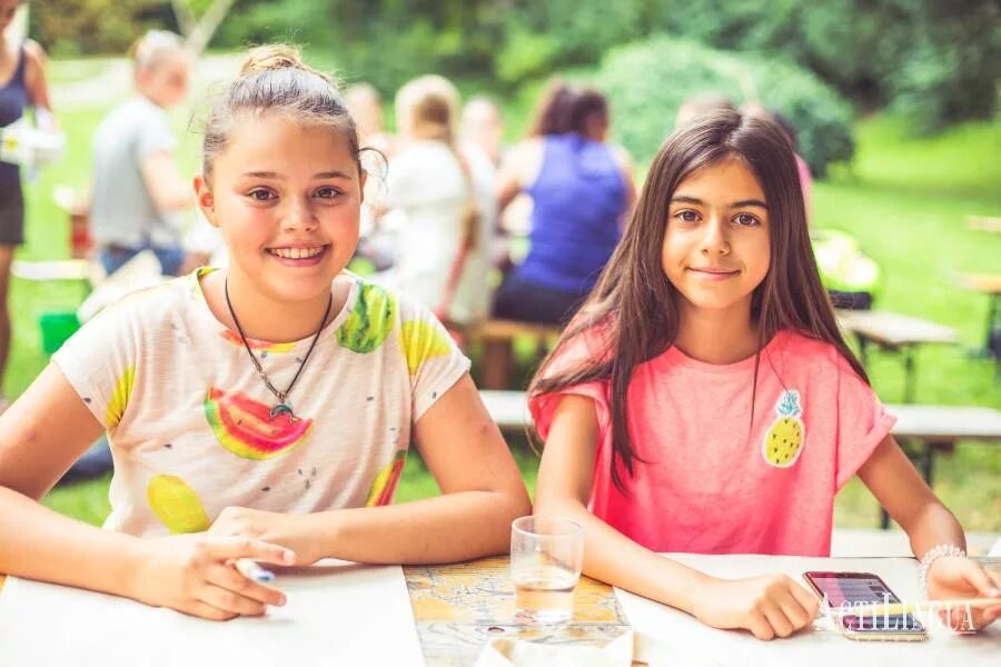 Летняя школа. Школа Summertime. Летние уроки английского. Летний городской английский клуб.