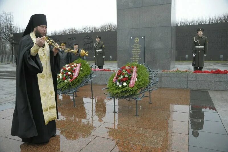 Памятники погибшим воинам связистам. Помню памятную