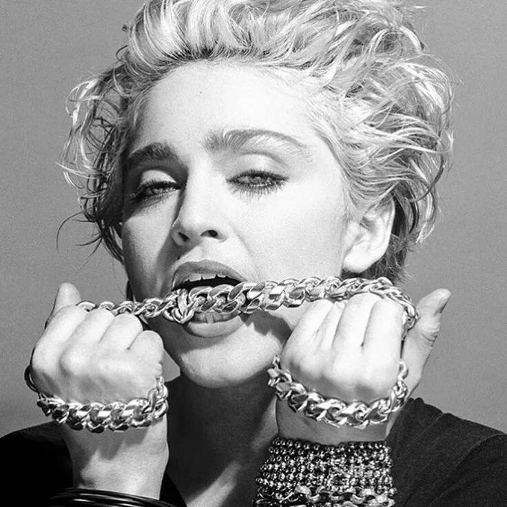 Мадонна в клипе justify my love. Madonna 1992. Justify my love. Madonna justify my love клип. Justify my love.