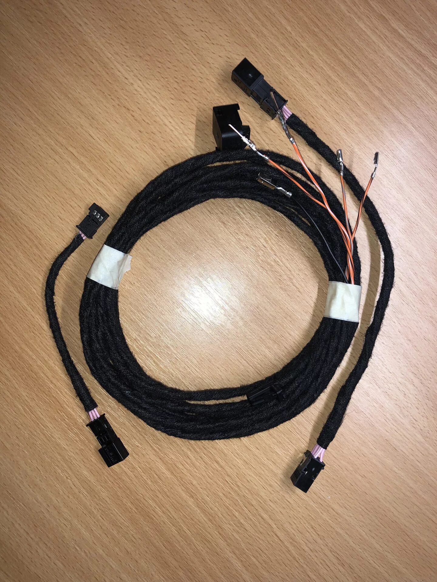 Камера заднего вида volkswagen golf 6. Магнитола teyes spro. В видеокамере видеорегистратора красный провод. Кабель задней камеры golf 6. Разъёмы проводки солярис.