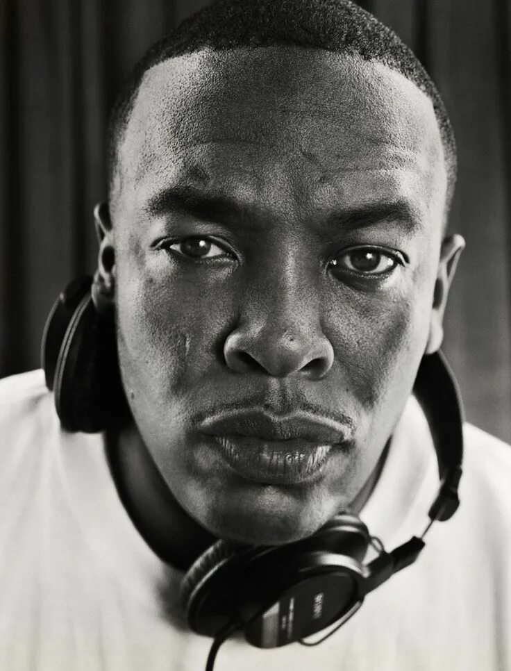 Рэпер доктор. Dr dre. рэпер доктор дре. доктор дре фото. доктор дре молодой.