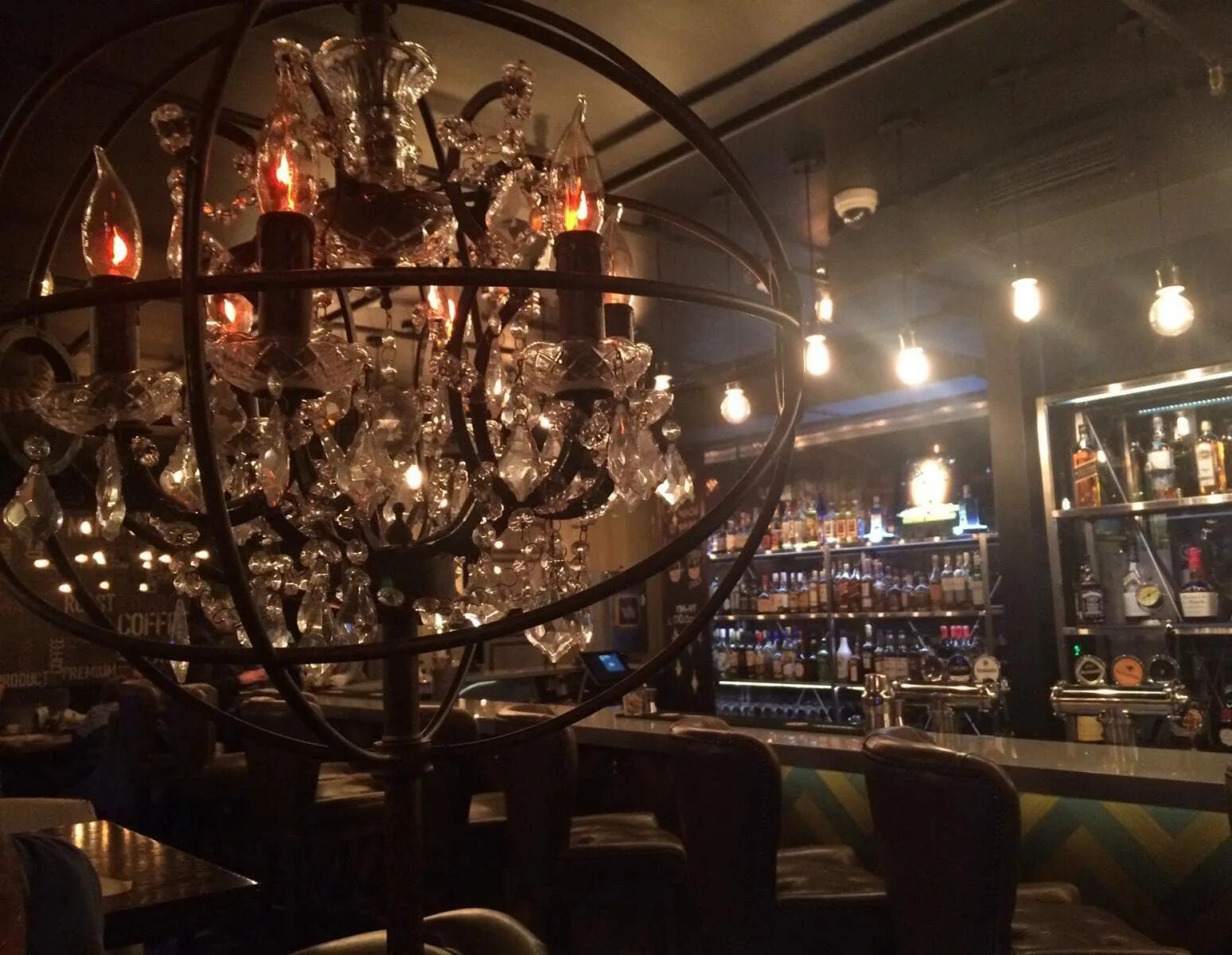 Люстра бар фото. Lюstra bar москва. москва просп 60-летия октября 27 москва. lюstra bar просп. 60-летия октября, 27. люстра бар метро академическая.