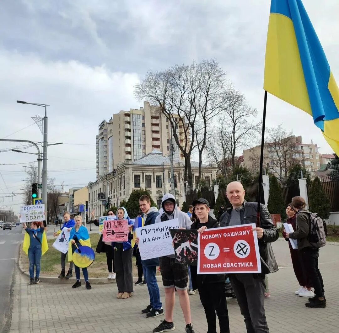 Говорит молдова. Русофобия в Молдавии. Протесты в Гагаузии. Молдова народ. Митинг Молдова посольство России.