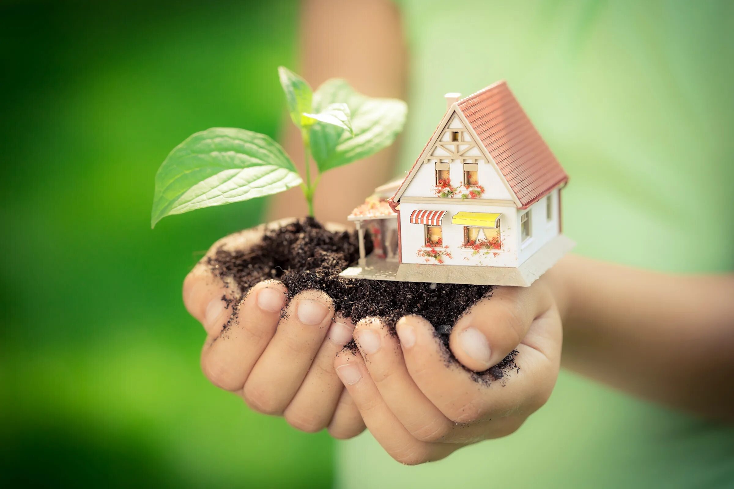 Экология жилья. Экология дом. Земельный участок в руках. Земельный налог. Человек с домом на земле