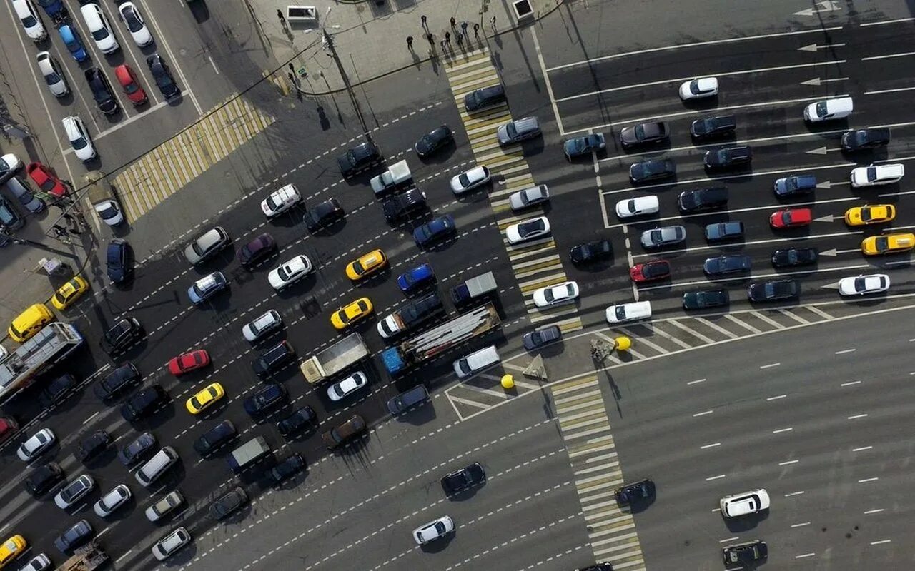 организация автомобильного движения. поток машин сверху. организация автомобильных перевозок и безопасность движения. организация автомобильного движения. организация автомобильного движения.