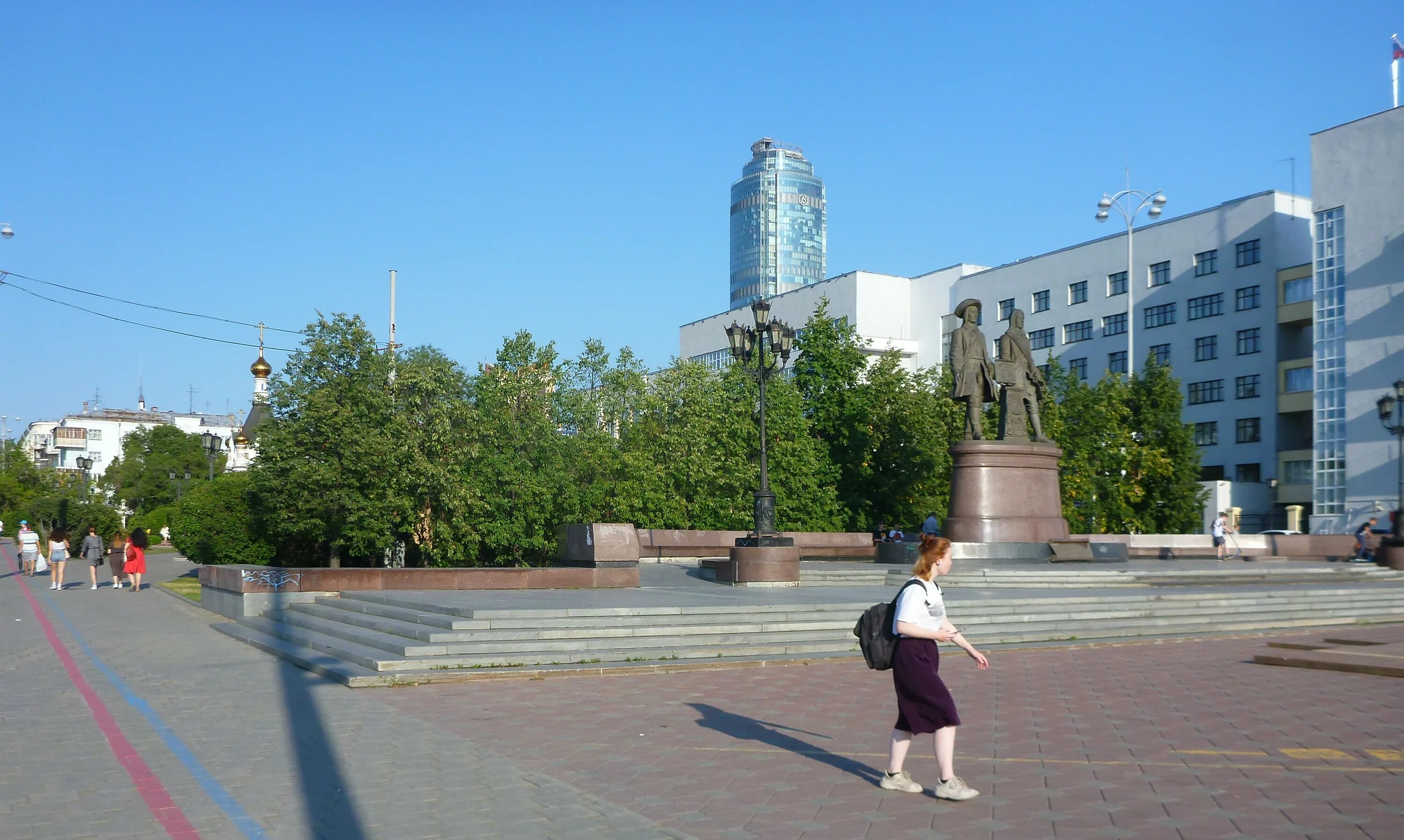 Пл екатеринбург. Площадь труда Екатеринбург. Площадь труда Краснодар. Екатеринбург площадь труда пустой фонтан. Площадь труда 6.