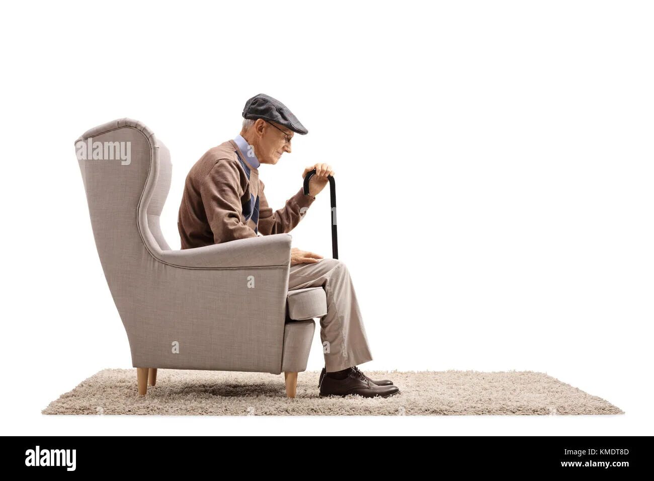 Человек в кресле. Сидит в кресле. Мужчина сидит в кресле. Пожилой человек сидит в кресле.