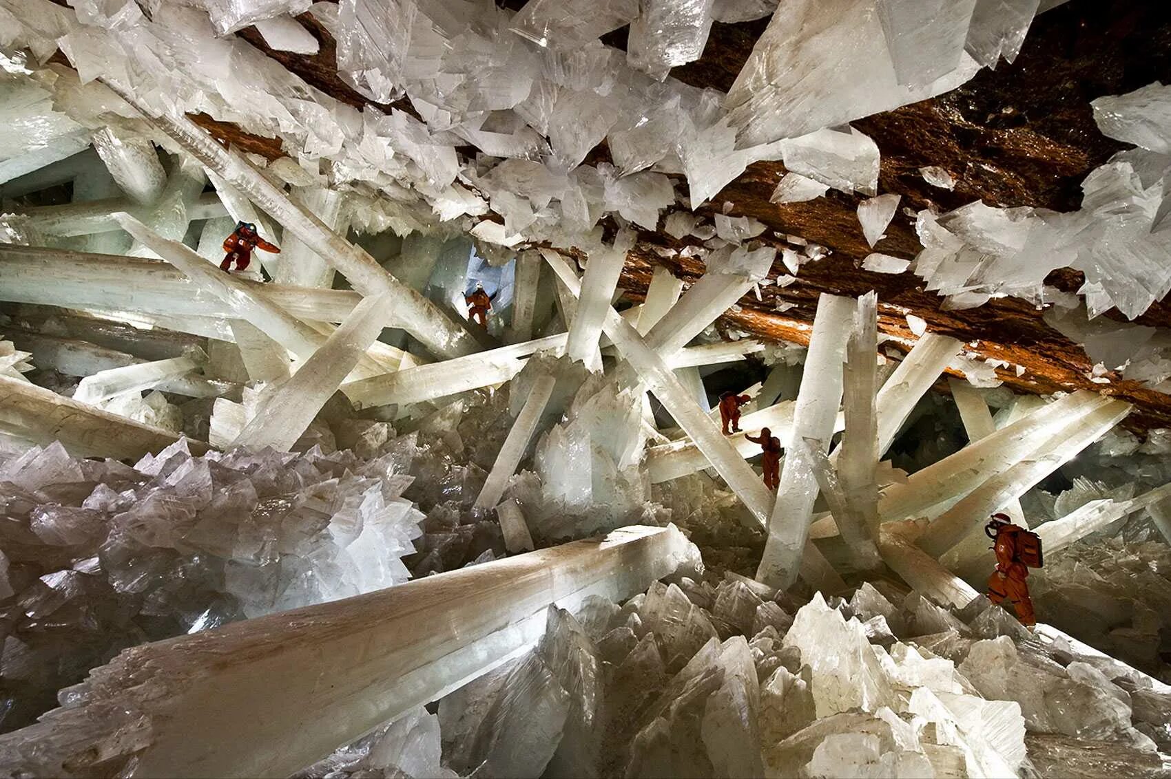 Кристалл шахты. Кристальная пещера гигантов Мексика. Пещера Куэва де Лос Кристалес. Пещера кристаллов в Мексике. Пещера кристаллов (Cueva de los cristales), Мексика.
