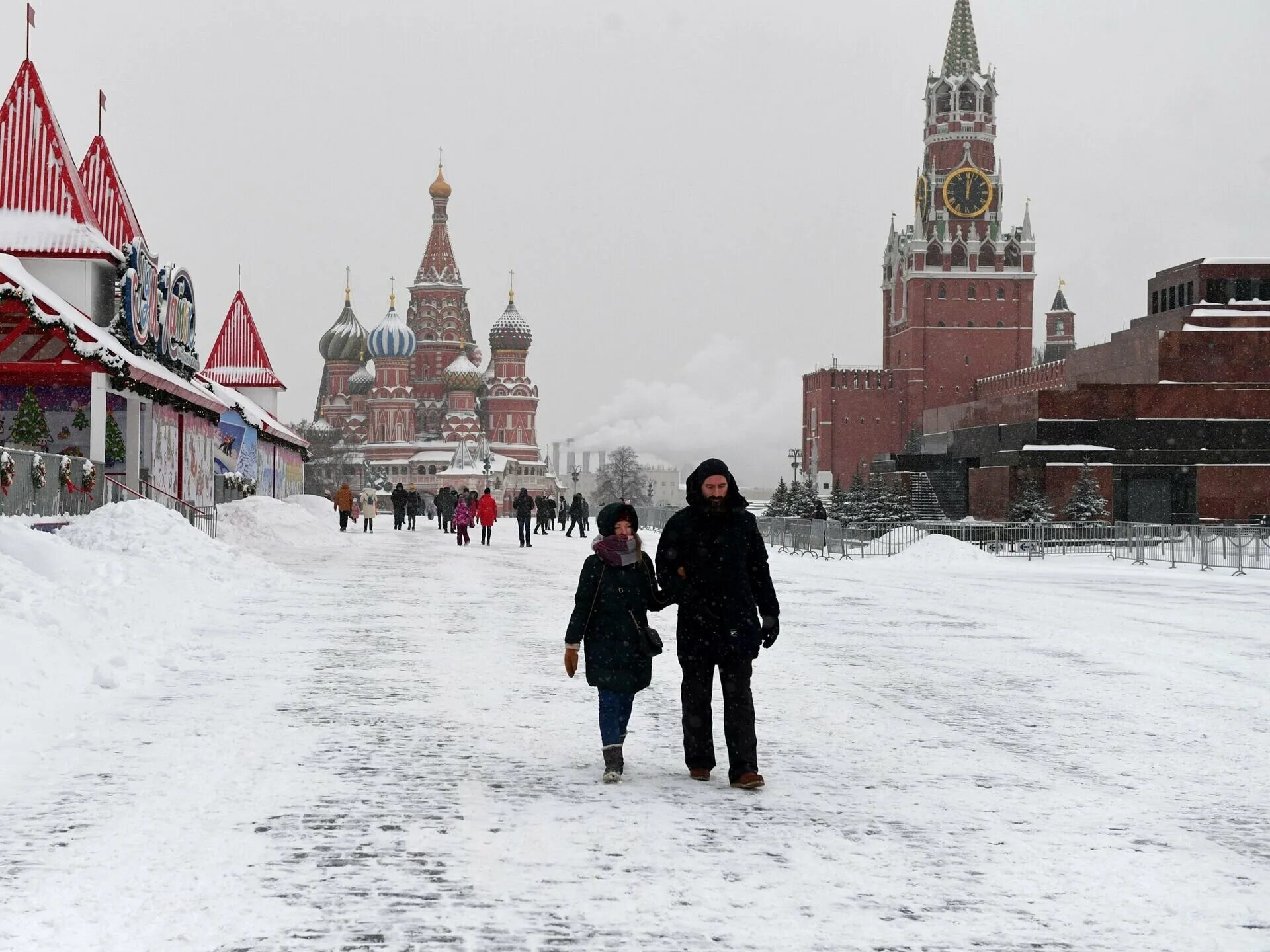 Каникулы в городе москва. Красная площадь Москва сейчас 2022. Красная площадь в Москве 2020г. Красная площадь зимой. Красная площадь Москва зима.