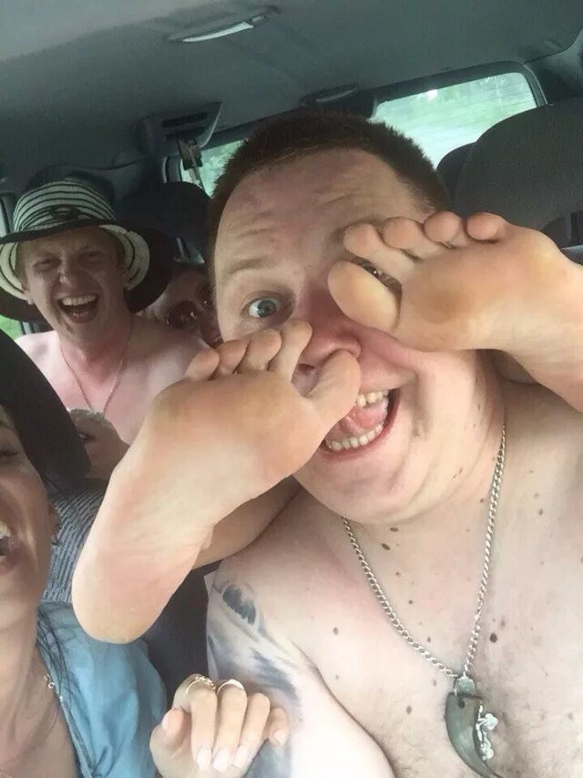 самые самые странные люди. скульптура радость. странные смехи людей. маска джек николсон.