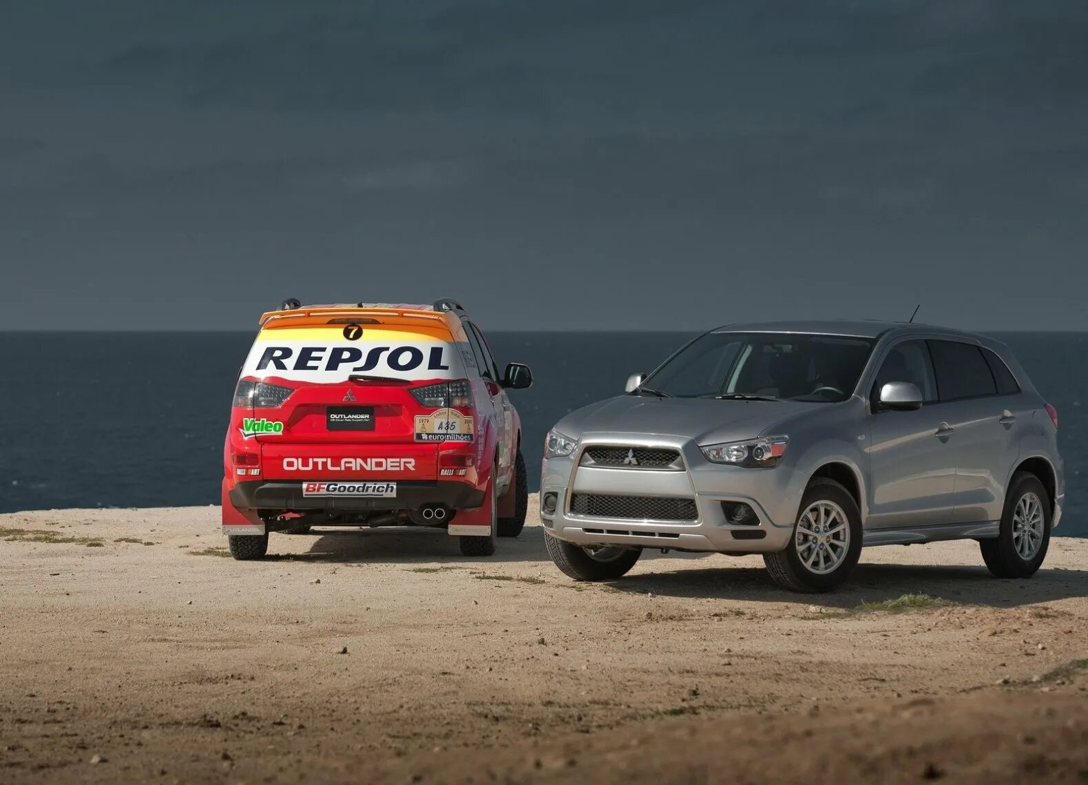 Outlander перевод. Mitsubishi Outlander Rally. Mitsubishi Outlander Ralliart. Outlander 3 Rally. Митсубиси Аутлендер XL ралли.