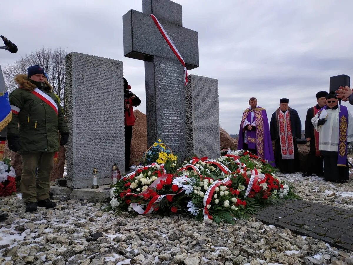 Гута Пеняцкая. Гута Пеняцкая трагедия. Памятник Гута Пеняцкая. Село Гута Пеняцкая.