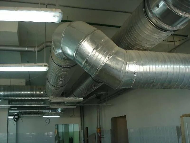 Транзитные участки воздуховодов что это. Транзитные воздуховоды. Вытяжная вентиляционная система в1. Exhaust ventilation system. Приточно-вытяжная вентиляция промышленная.