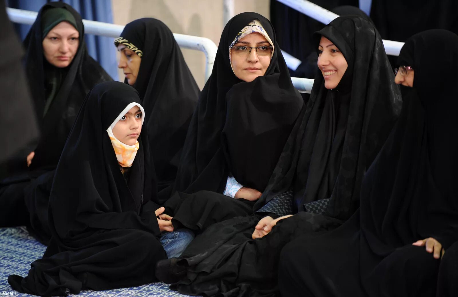 Будет мусульманской страной. Мусульманская женская одежда. Женщина в Исламе. Мусульманские Республики. Ирак хиджаб.