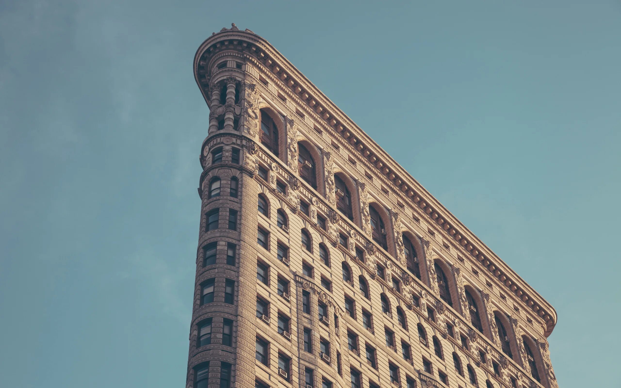 Каждое здание в городе. Флэтайрон-билдинг нью-йорк. flatiron building в нью-йорке. здание flatiron в нью-йорке. флэтайрон-билдинг (дом-утюг) в нью-йорке.