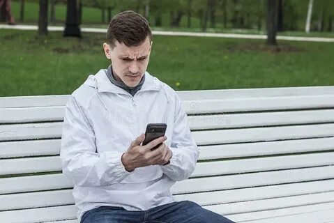 Незаметно посмотрел