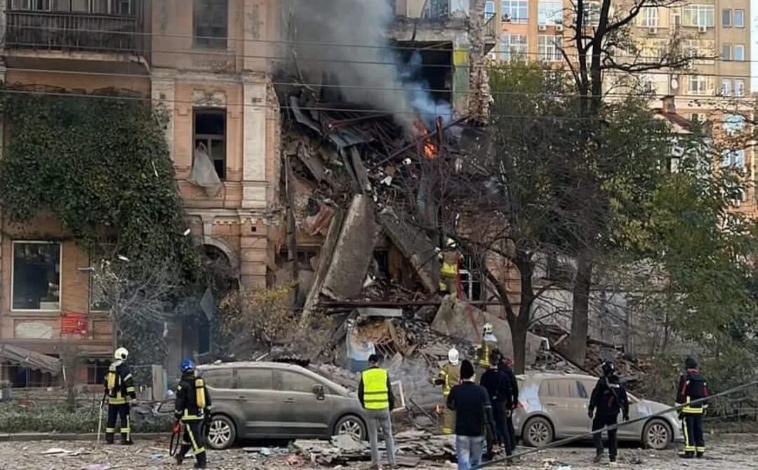 Взрыв жилого дома в Киеве. Разрушенный дом. Обстрел Киева.