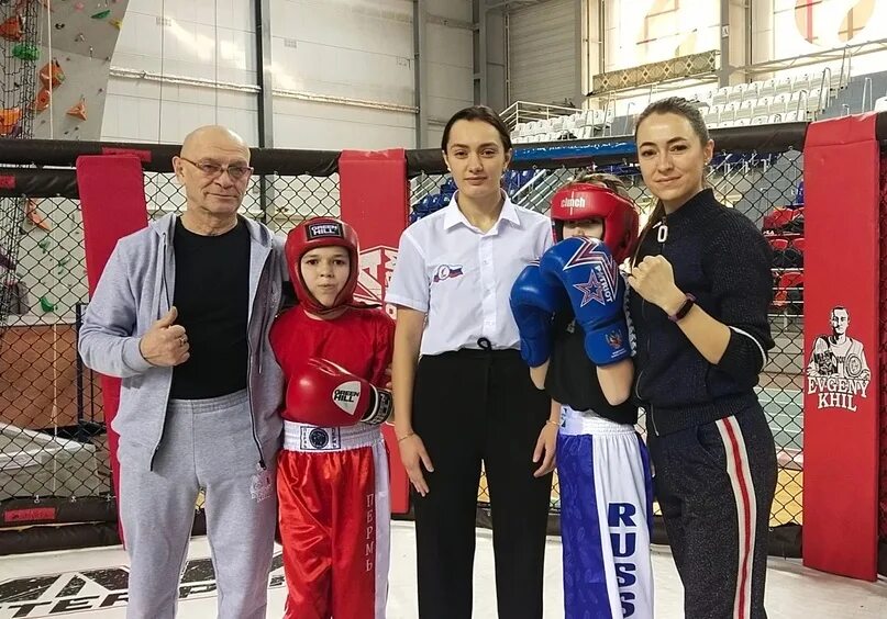 Кикбоксинг пермь. Кикбоксинг спортивная площадка. ушу спорт боевые искусства. 4 фестиваль боевых искусств ока.