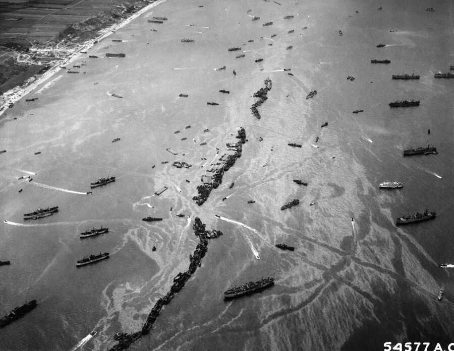 Нормандия в июне. Высадка в Нормандии пляж Омаха. Омаха Бич 1944. Высадка в Нормандии 1944. Высадка в Нормандии 1944 Омаха Бич.