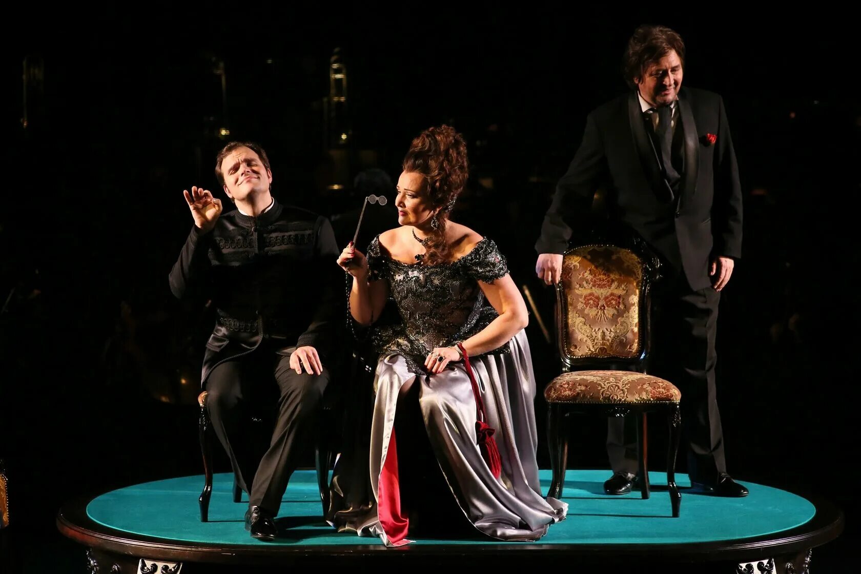 Трубадур геликон опера. Пиковая дама опера бертман. Пиковая дама опера бертман. Дмитрий бертман геликон. Пиковая дама опера в постановке додина.