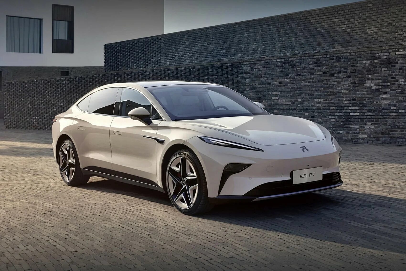 Rising f7. Люксовые электрокары. rising f7 saic. китайский электрокар.