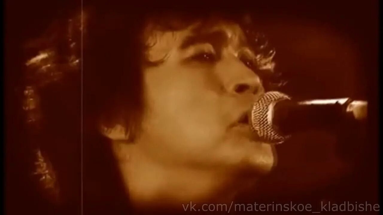 Звезда по имени солнце ремикс. Цой фото бошетунмай. Цой слушать белый. Цой с серьгой. Песня без слов цой.