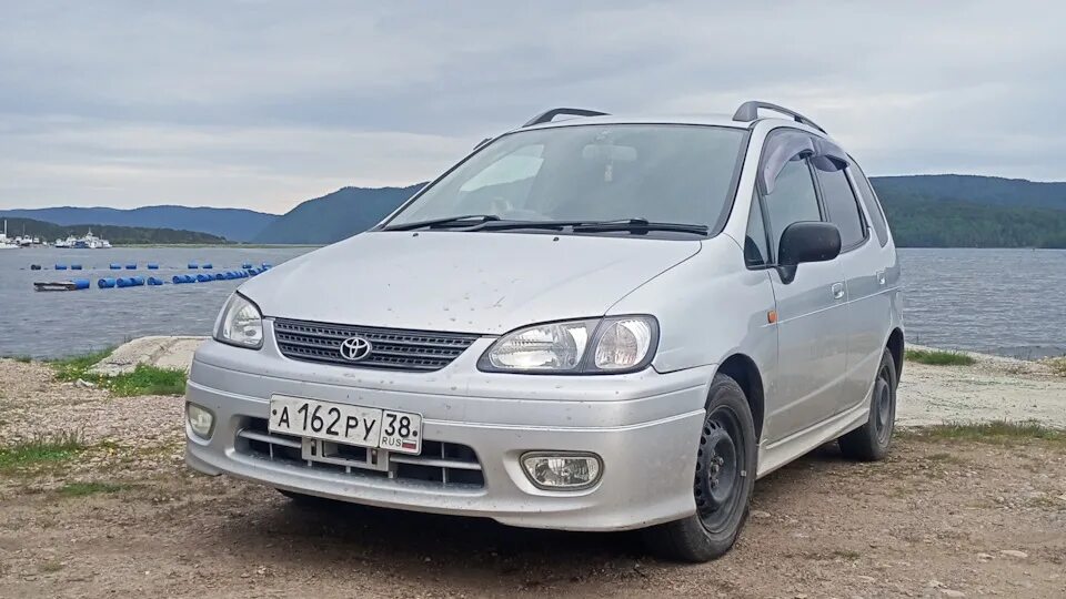 Масло королла спасио. Toyota Corolla Spacio e110. Toyota Corolla Spacio 1998. Королла Спасио 2002. Toyota Corolla Spacio 2002 багажник.