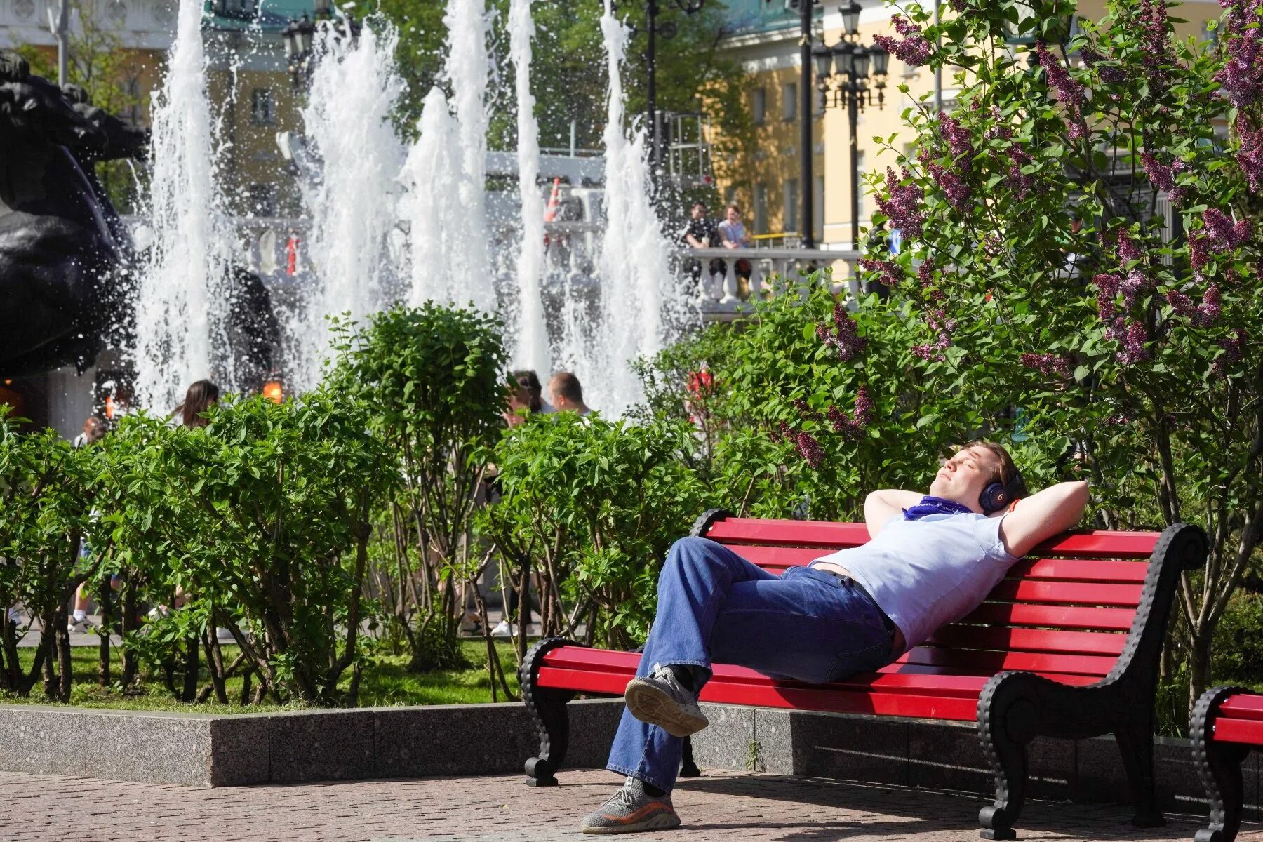 Лето в столице. Жара в Москве 2021. Лето в городе фото. Длинные выходные в июне. Отдых выходного дня россия