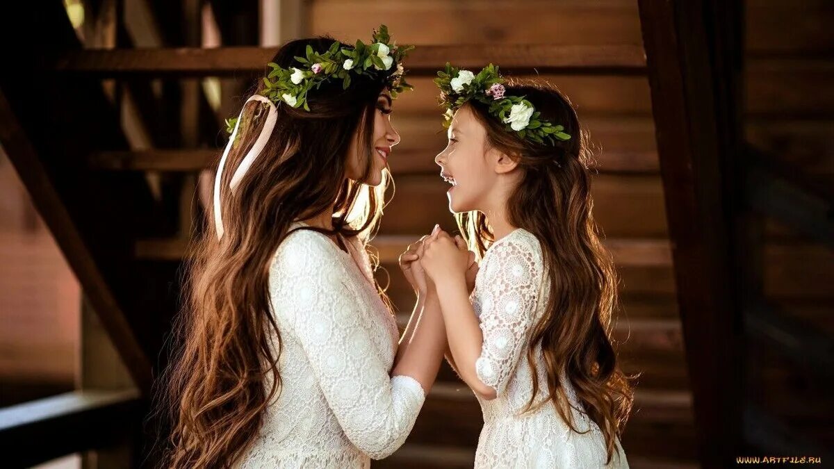 Stepmother daughter. Фотосессия подружек. Мама и дочка. Фотосессия мама и дочка. Фотосессия подружек с дочерьми.