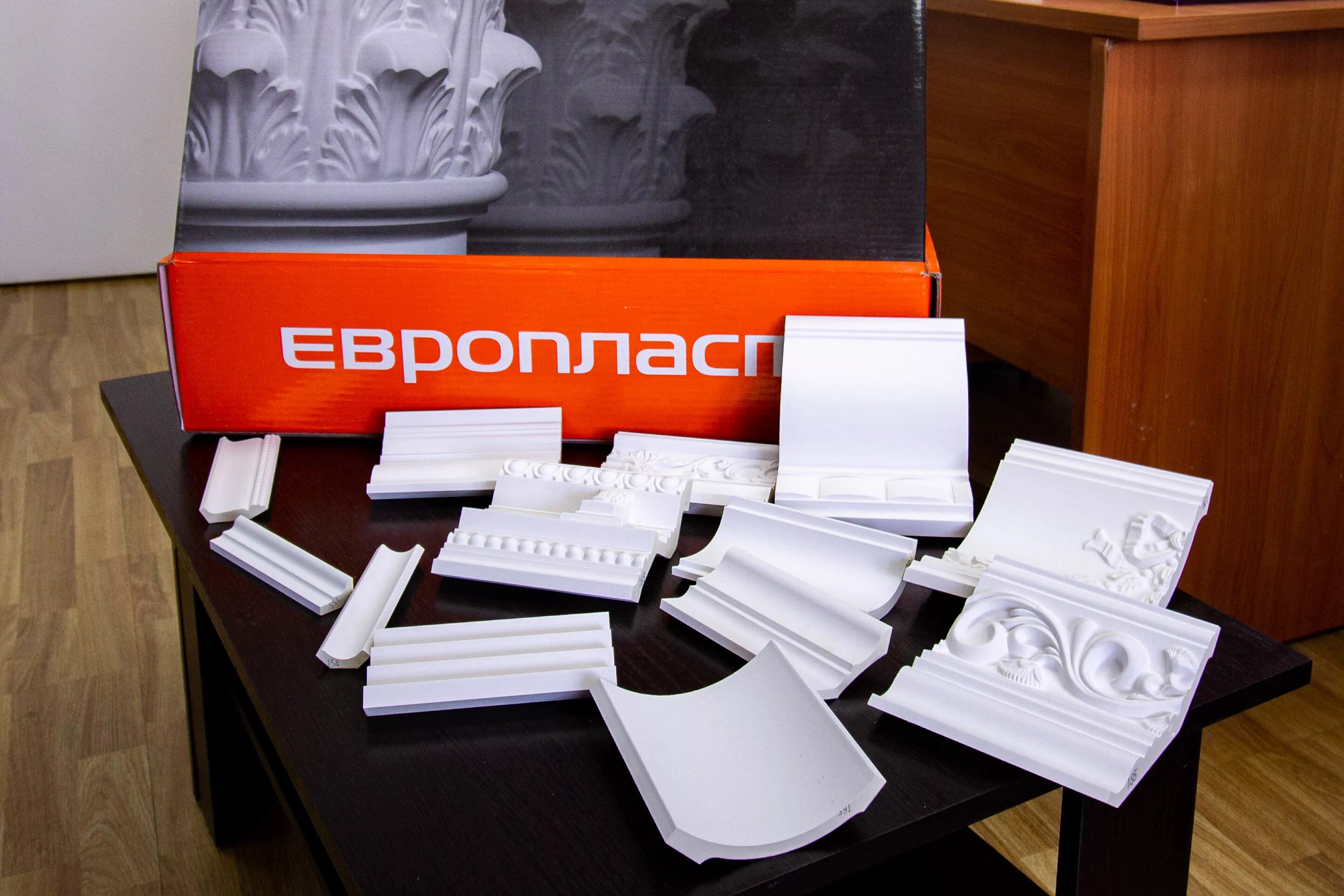 Полимеркомпозитный канализационный люк тип лм. Европласт инжиниринг. Европласт надпись. Емкость fg 1000 (голубой) крышка 350. -комп.