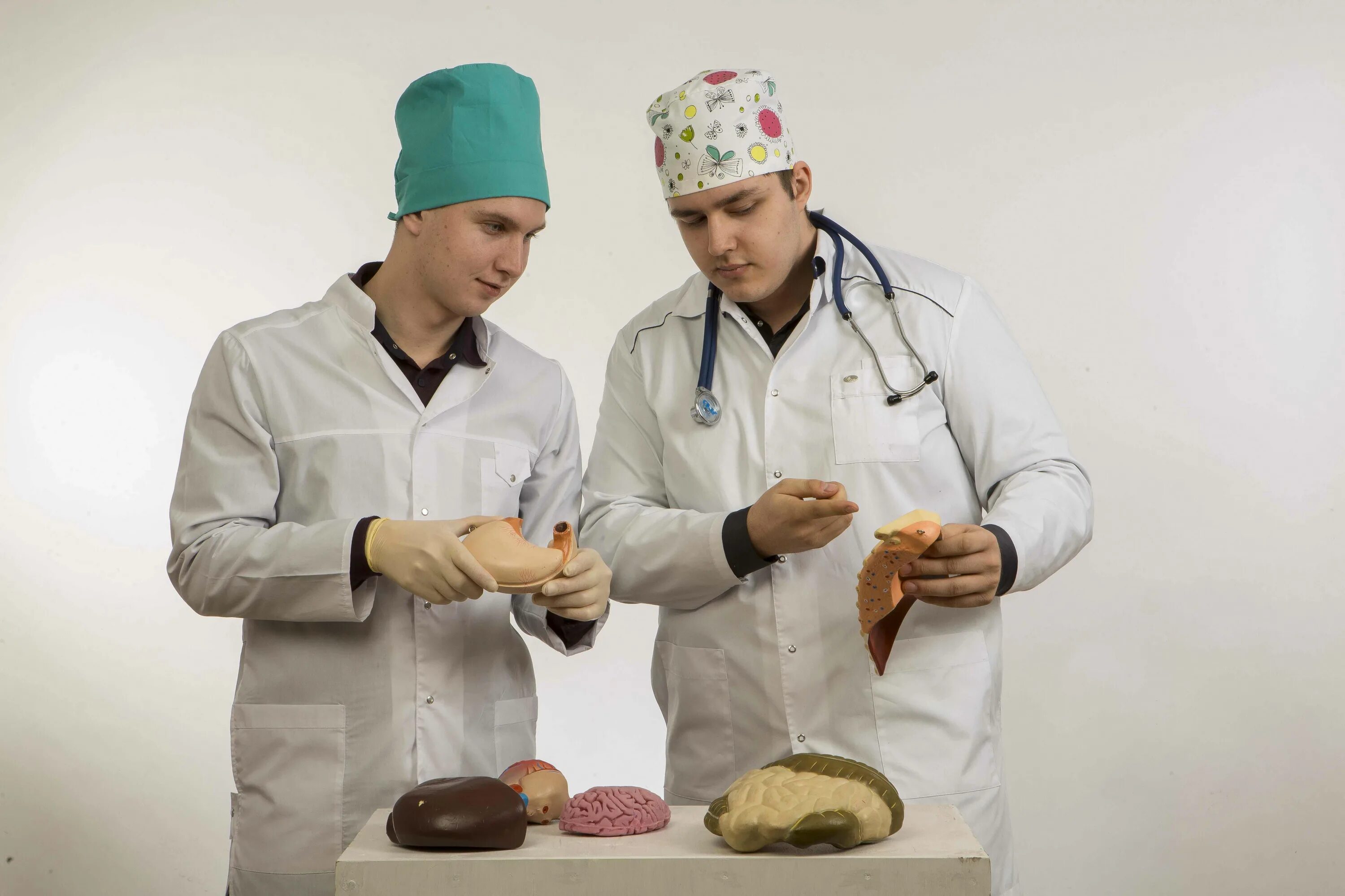Медицинское образование по специальности лечебное. Медицинское образование по специальности лечебное. Медицинское образование по специальности лечебное. Фото медиков за работой в хорошем. Учеба в медицинском.