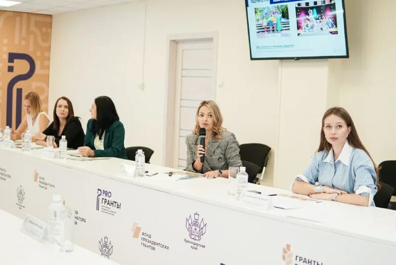 Финансовый директор alias group. Alias group. Stockmann логотип. Capital group реклама. Высшая it школа.