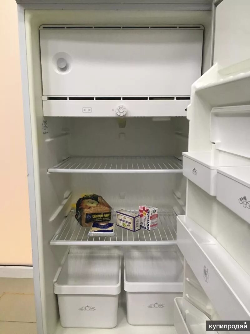 Холодильник через 1. Бирюса 10с-1. Холодильник Бирюса 10. Холодильник «Бирюса 10с-1» КШ 235/47. Холодильник Бирюса 10с-1 с морозильной камерой.