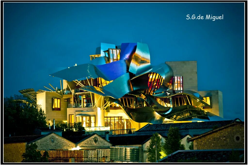 Отель Маркиз де Рискаль Испания. Фрэнк Гери (Frank Gehry) - отель Riscal. Отель Маркес де Рискаль Испания Архитектор. Отель Маркиз-де-Рискаль (marqués de Riscal), Испания.