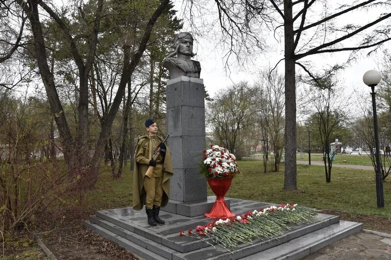 Большой маресьеве погода. Памятник самолету маресьева. Тропа маресьева. Памятник алексея маресьева. Маресьев ибресинская летная школа.