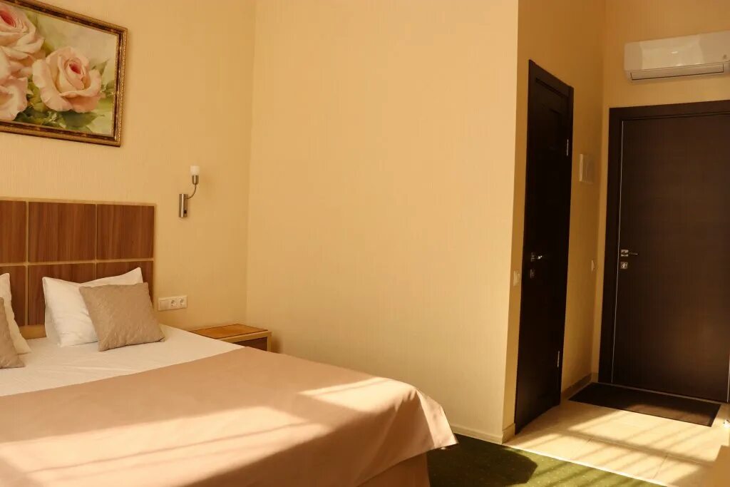 Отель медово хауз. Султана сосналиева, 7а, гагра. Гостиница медовая. Гостиница медовая. Адлер медовая 3.